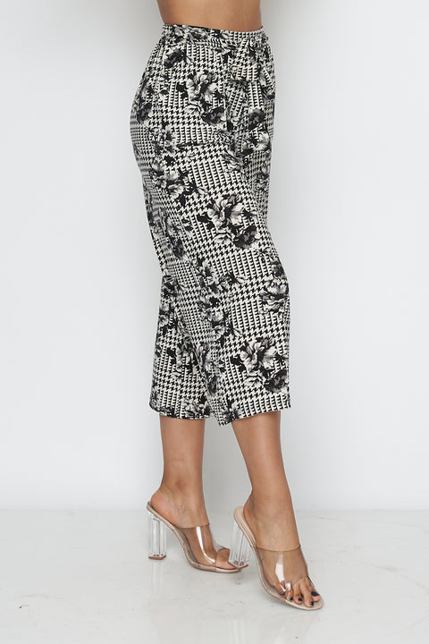 Houndstooth Floral Print Cropped Wide Leg Palazzo Pants in Black & White (8CLT03-18) - Wholesale Fashion Couture 