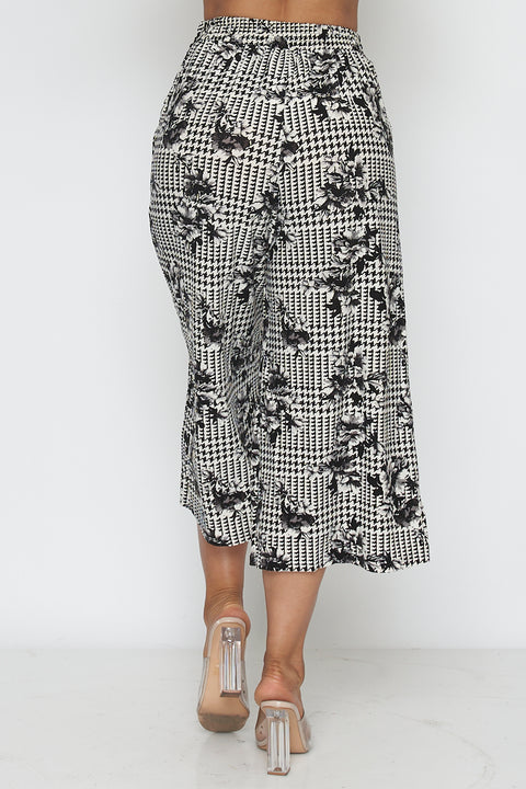 Houndstooth Floral Print Cropped Wide Leg Palazzo Pants in Black & White (8CLT03-18) - Wholesale Fashion Couture 